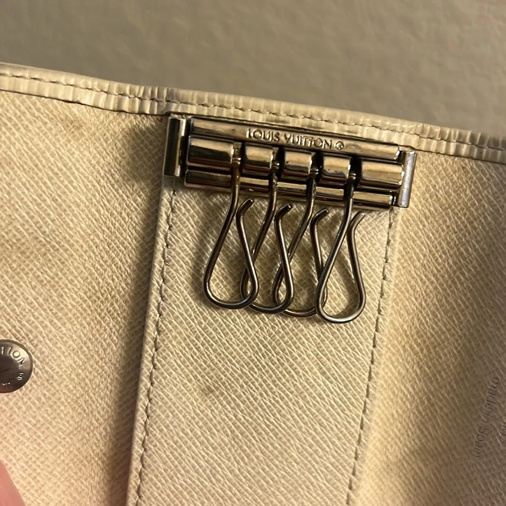 Authentic Louis Vuitton Epi 4 key holder creme CA1097 - Picture 13 of 13